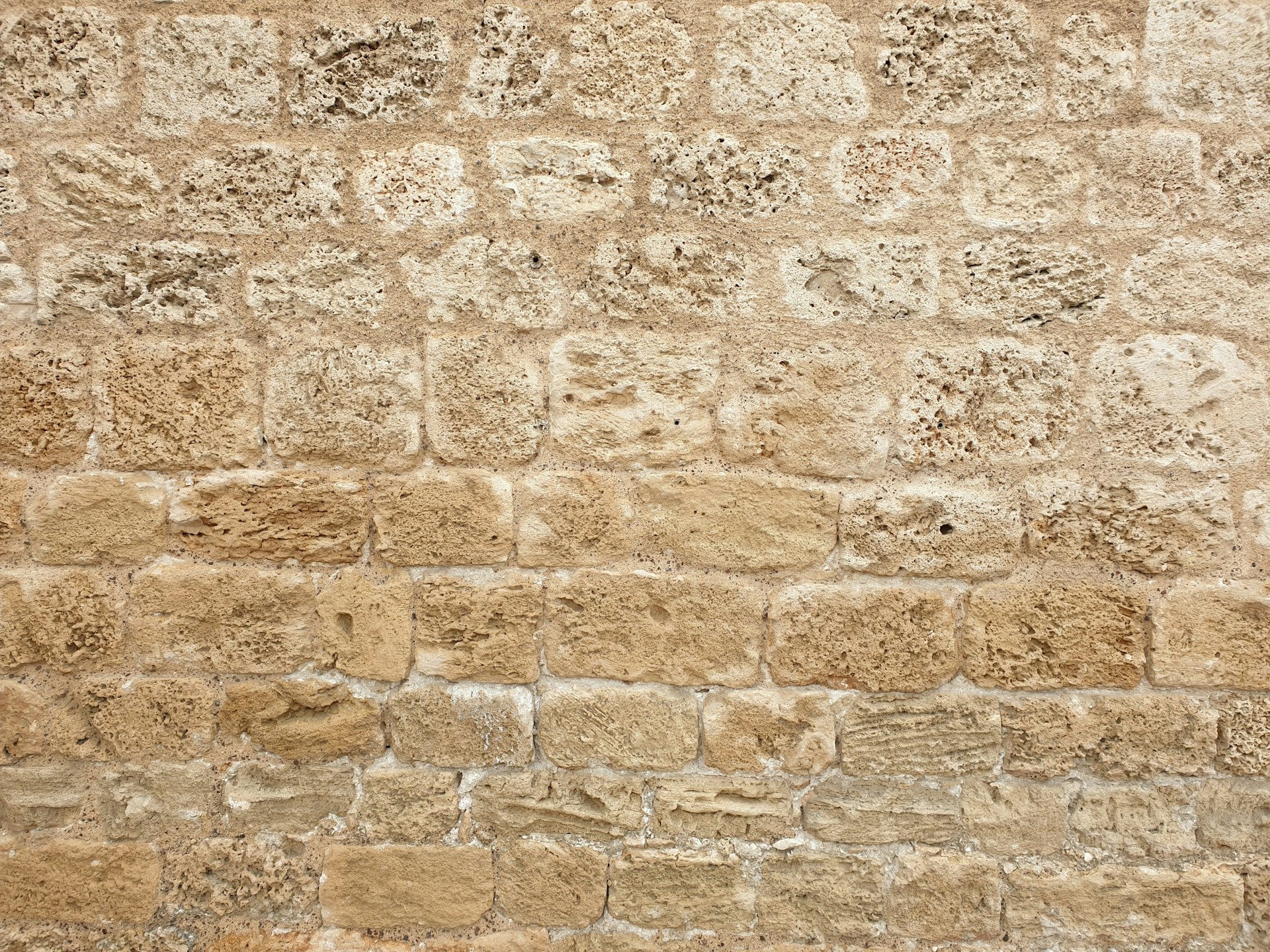 faut-il isoler un mur en pierre de 80 cm